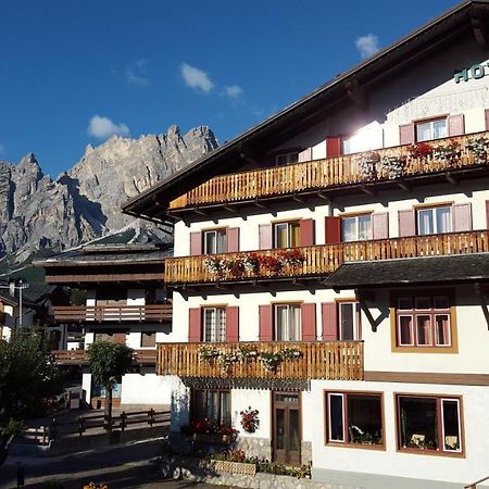 Hotel Bellaria - Cortina dʼAmpezzo Exterior foto