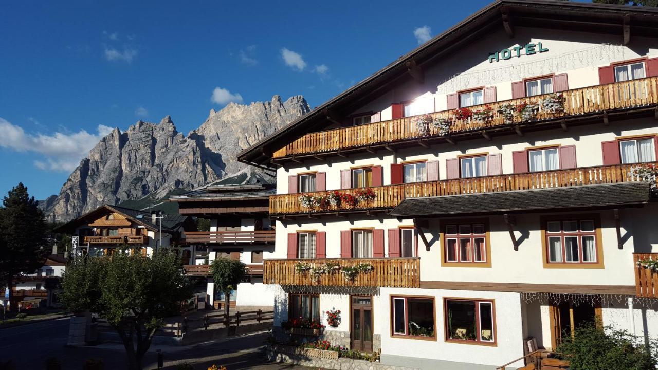 Hotel Bellaria - Cortina dʼAmpezzo Exterior foto