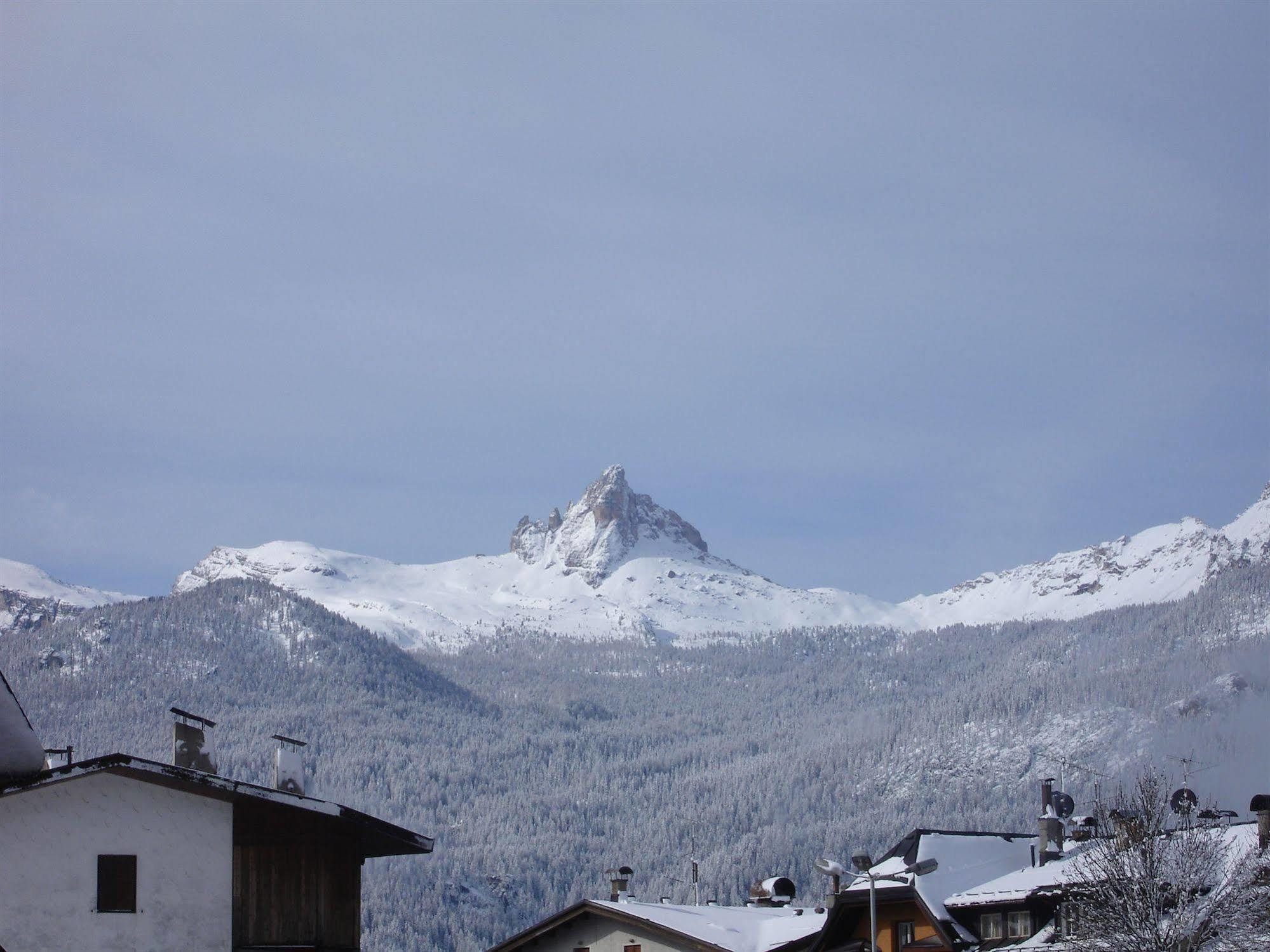 Hotel Bellaria - Cortina dʼAmpezzo Exterior foto